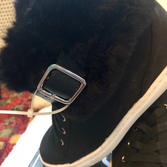 JLO sneakers. - Picture 4 of 5